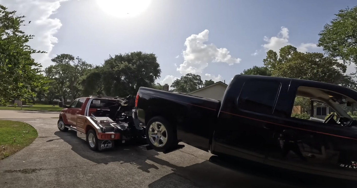 Emergency towing service responding to vehicle breakdown in Cerritos, CA